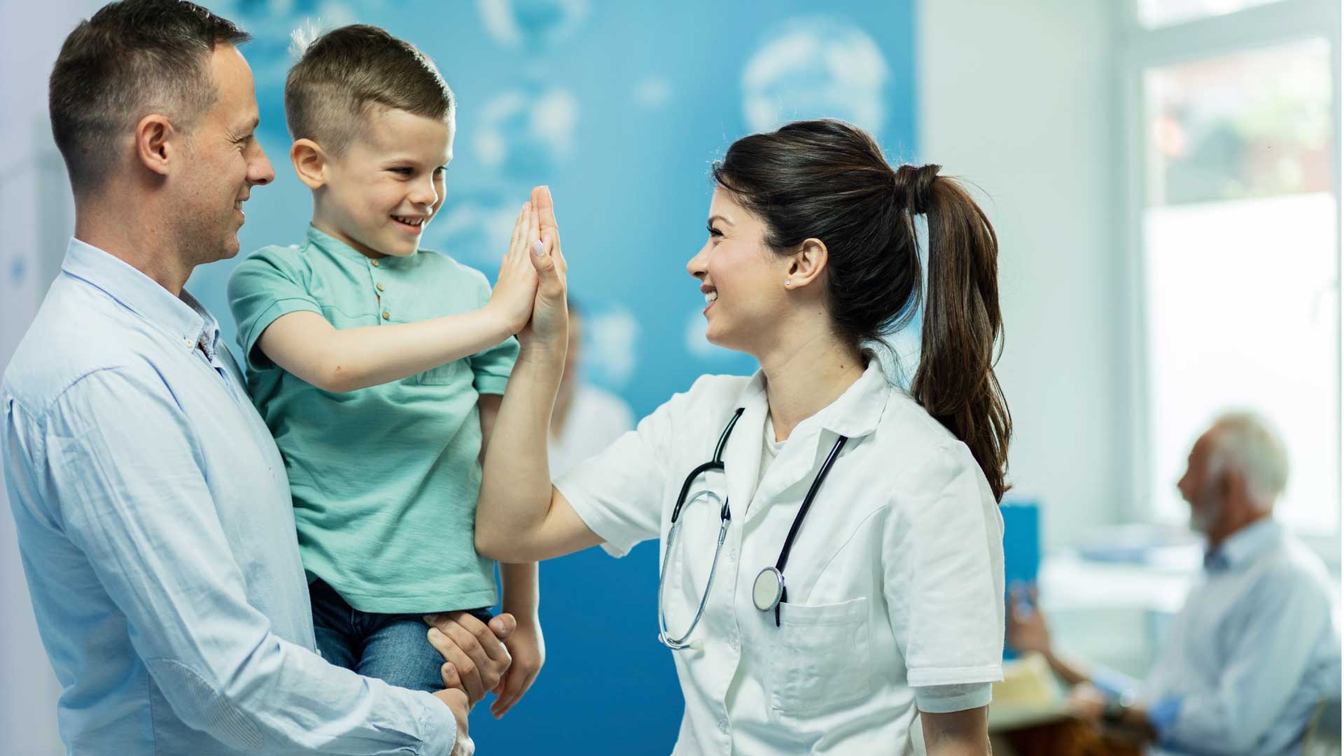 Preexistencias, carencias y letra pequeña: lo que debes revisar antes de contratar seguros de salud